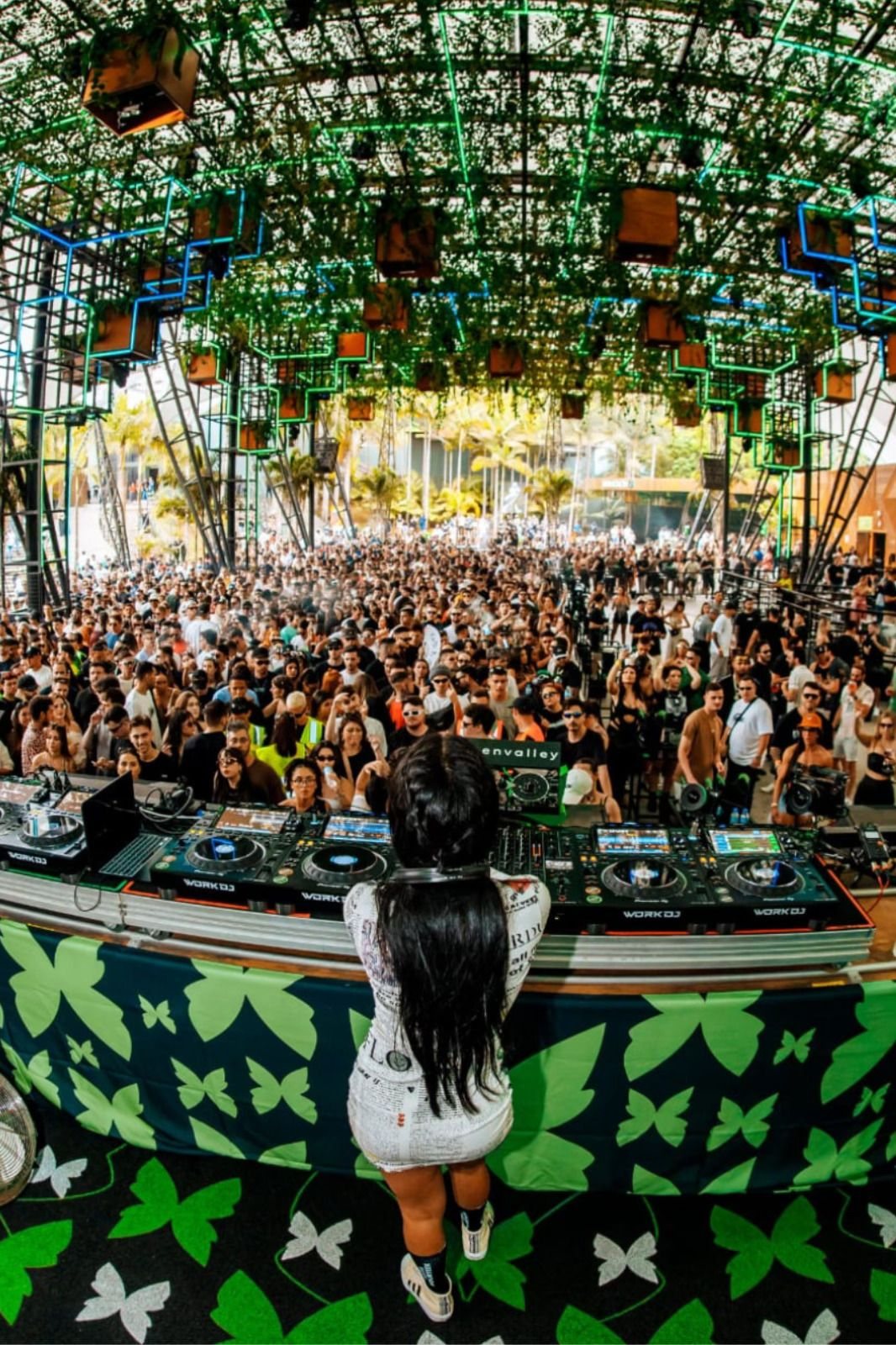 Maya Fourteen se apresentando na Greenvalley, Brasil